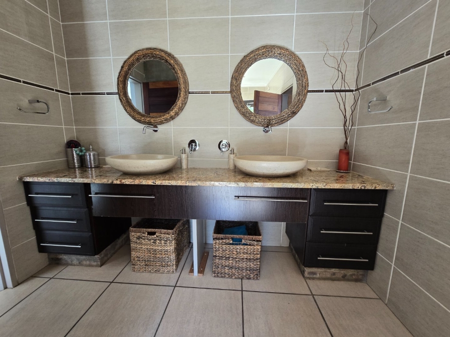 4 Bedroom Property for Sale in Viljoenskroon Rural Free State